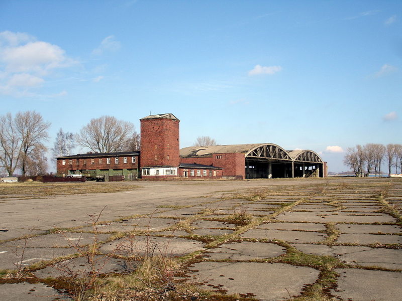 Файл:Ru baltiysk kosa nuetif airport 08.jpg