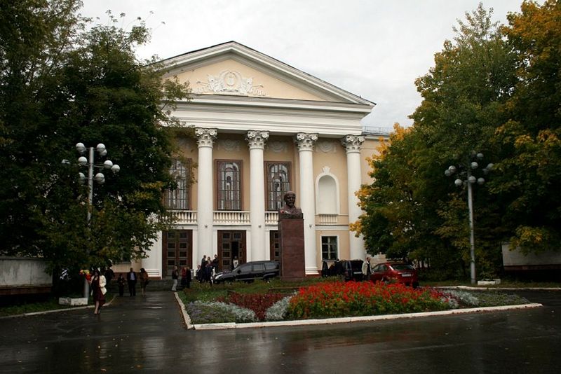 Файл:Ru obninsk lenina 15 monument dk fei 08.jpg