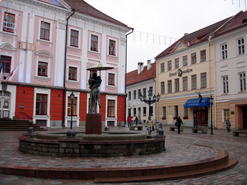 Файл:Ee tartu student monument 07.jpg