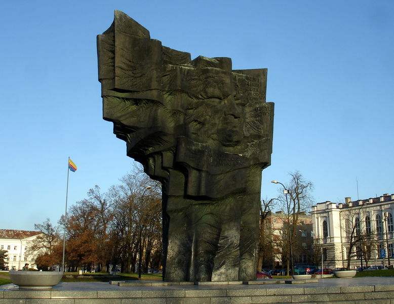 Файл:Pl plock plac warszaw obroncew monument vladislaw bronevskij 09.jpg
