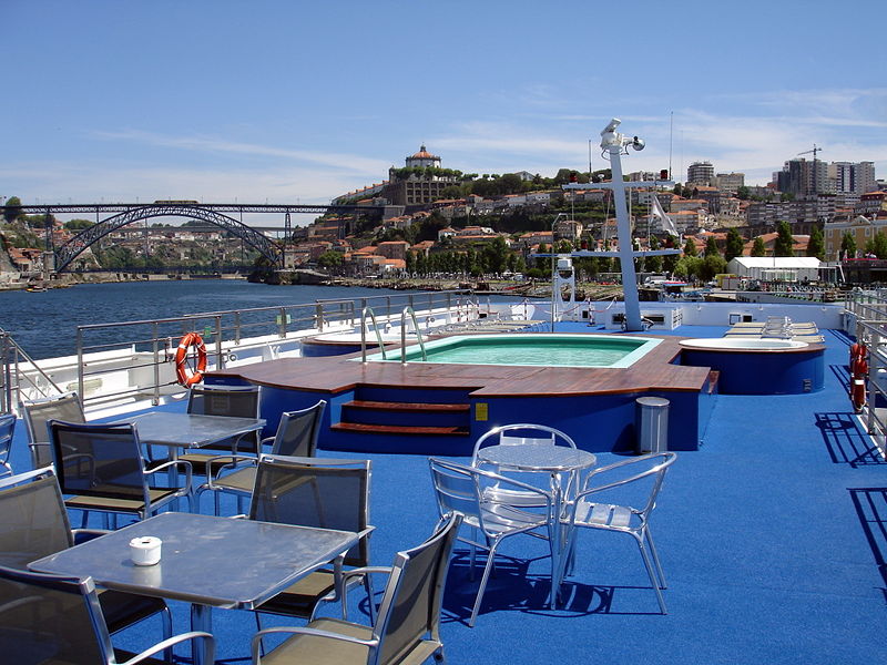 Файл:Pt porto ms douro queen sun deck pool 08.jpg