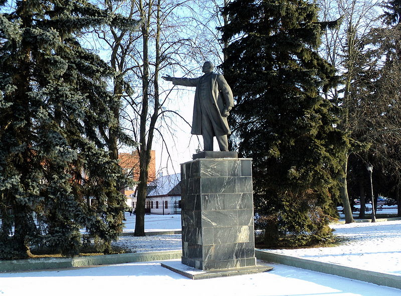 Файл:By kobrin lenin monument 11.JPG