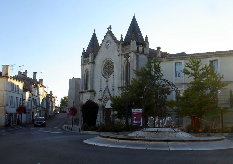 Файл:Fr cognac church pravyj bereg 10.JPG