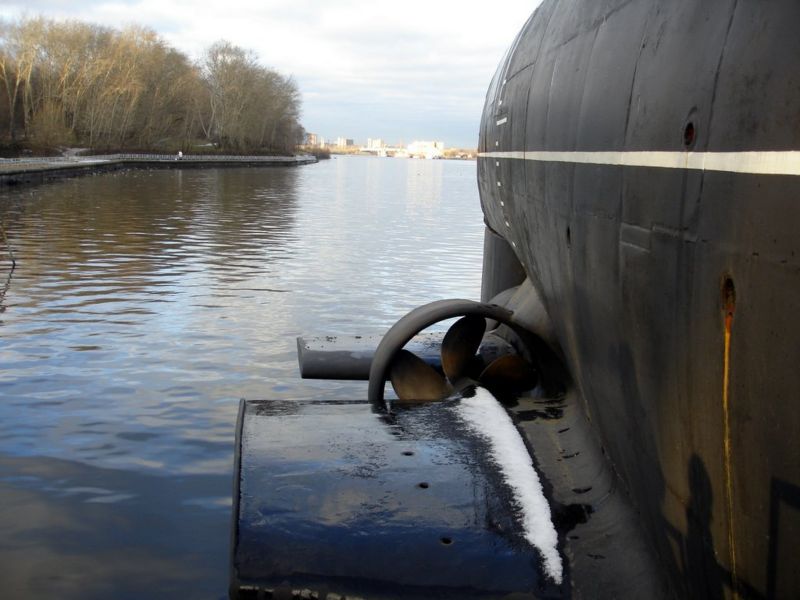 Файл:Ru moscow museum submarine motor 06.jpg