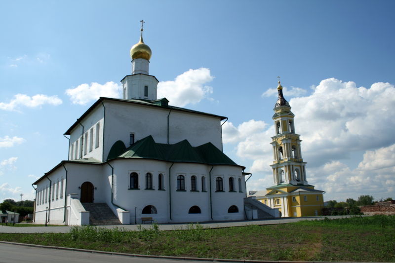 Файл:RU Kolomna Old Golutvin Bogoyavleniya Church.JPG