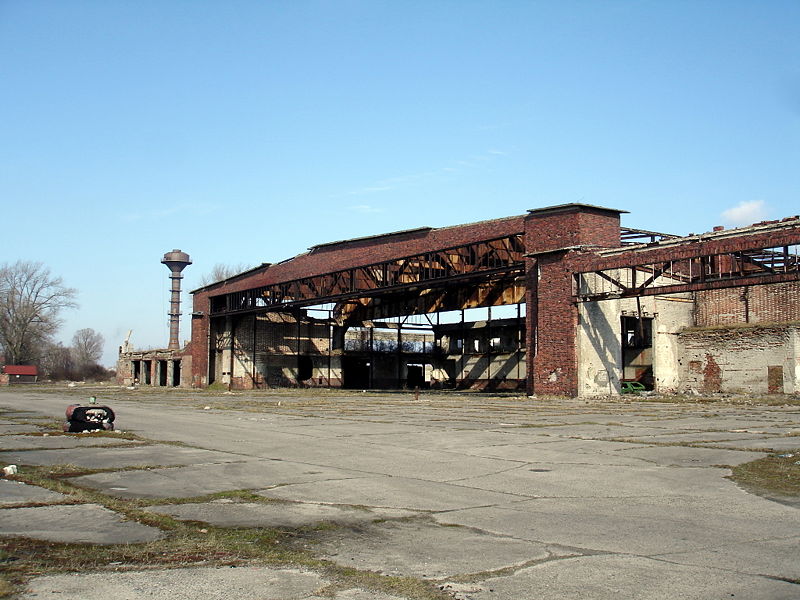 Файл:Ru baltiysk kosa nuetif airport angar 08.jpg