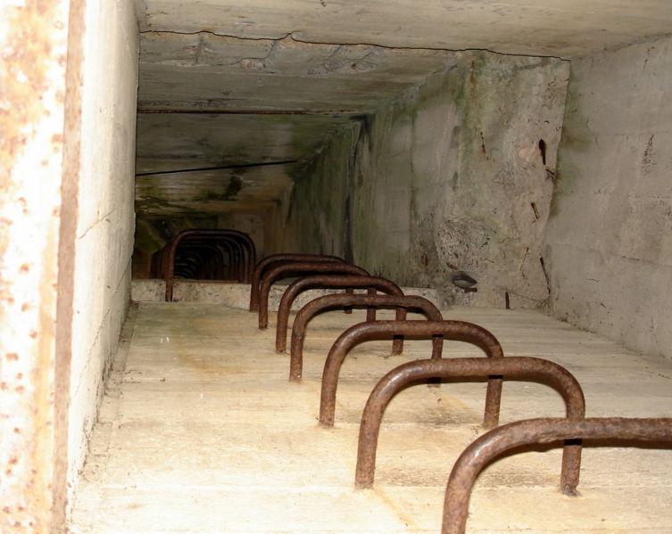 Файл:Pl wolfsschanze bunker geringa lestnica 09.jpg
