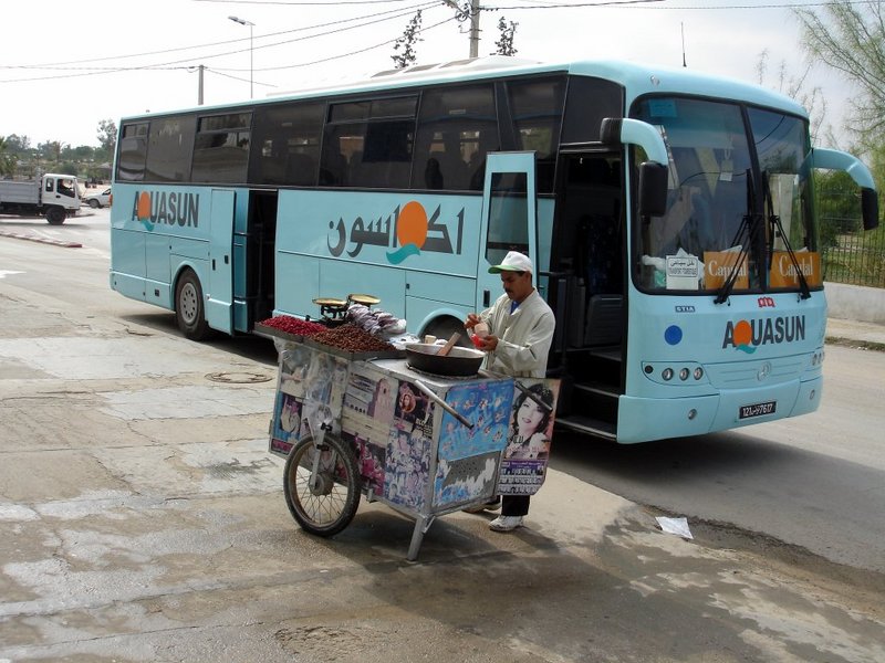 Файл:Tn kairouan chokolad seller 06.JPG