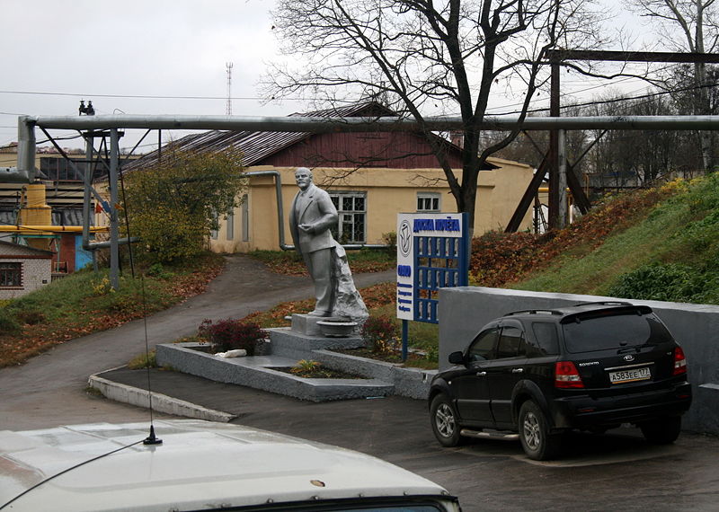 Файл:Ru kaluga reg polotnyanyj zavod fabrik lenin monument 08.jpg