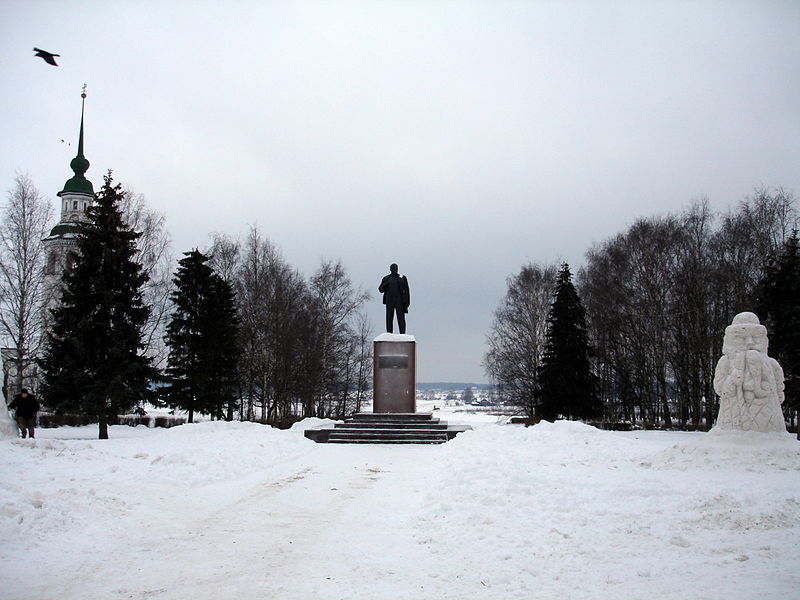 Файл:Ru v ustug lenin monument 07.jpg