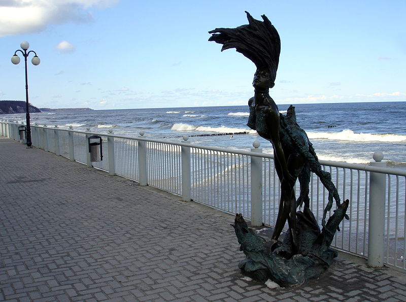 Файл:Ru svetlogorsk monument prostitutka u grand hotel 08.jpg