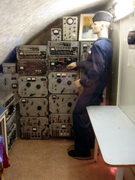 Файл:Ru moscow museum submarine radist 1 06.jpg
