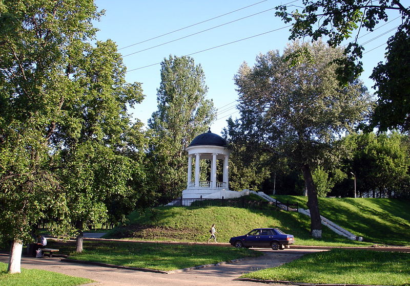 Файл:Ru kostroma besedka ostrovskogo 08.jpg