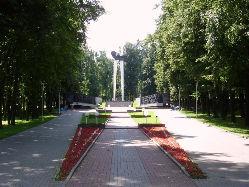 Файл:By molodecno park pobedy monument vov 09.jpg