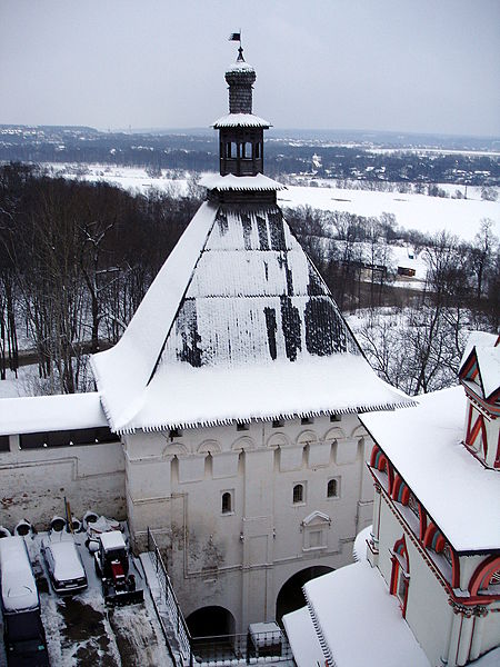 Файл:Ru zvenigorod monastery krasnaja turn vostok tor 09.jpg