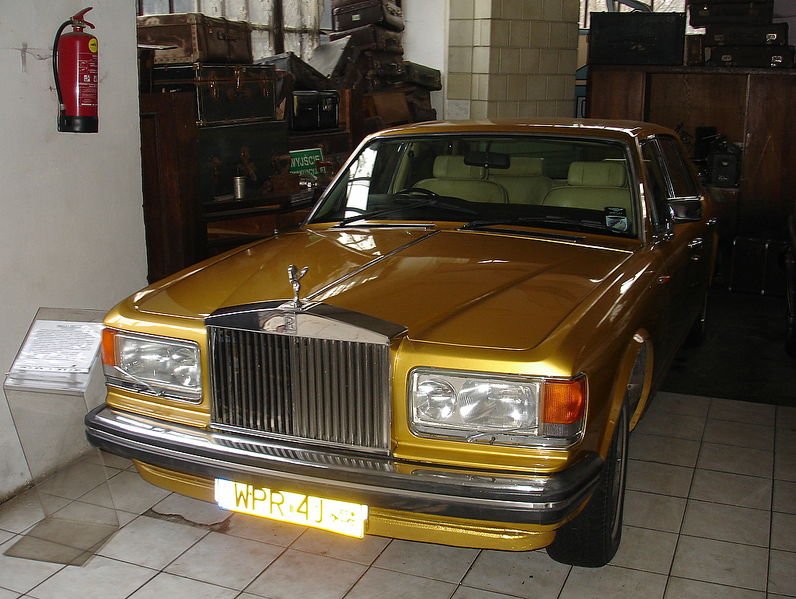 Файл:Pl otrebusy rolls-royce silver spirit 09.jpg