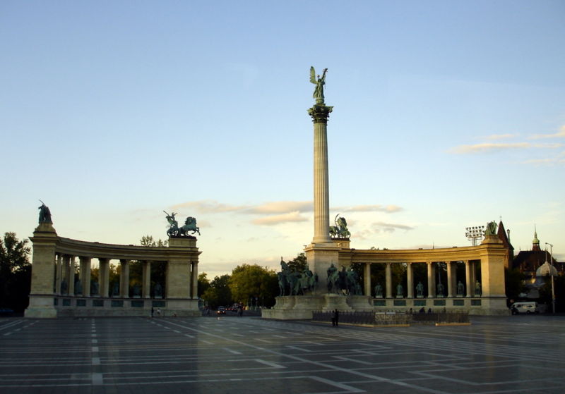 Файл:Hu budapest heroe's square 07.JPG