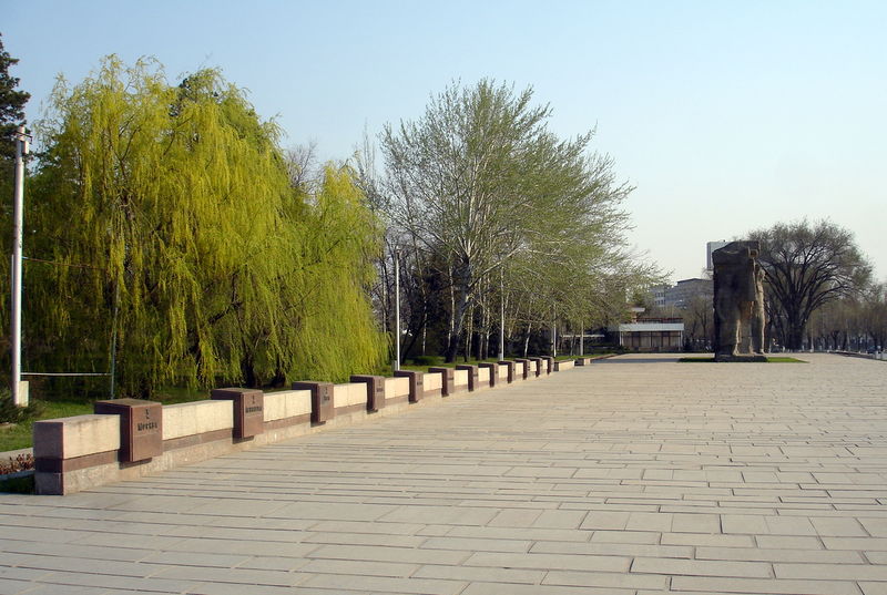 Файл:Ru volgograd mamaev kurgan allea gorodov geroev 09.jpg