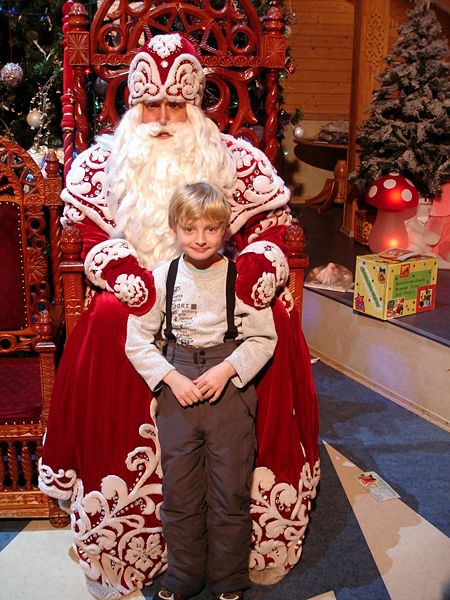 Файл:Ru v ustug vot4ina ded moroz i deti 07.jpg