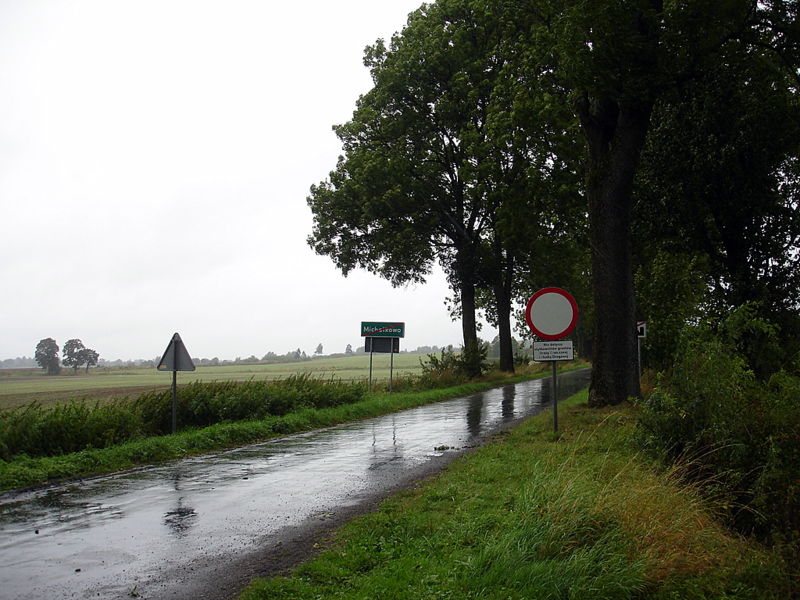 Файл:Pl granica panstva michalkowo road 591 09.jpg