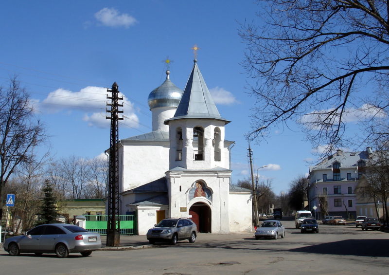 Файл:Ru pskov church pokrova ot torga 07.JPG