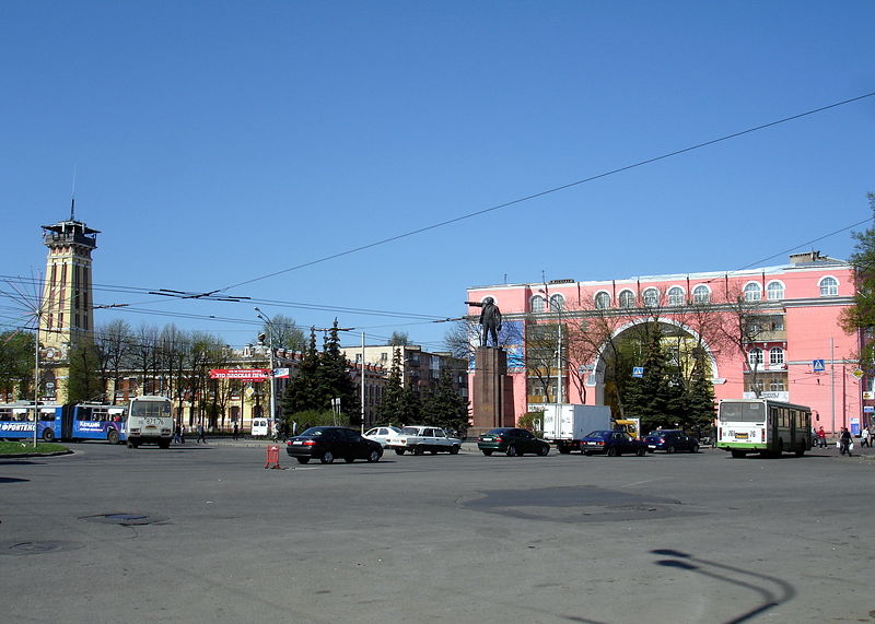Файл:Ru yaroslavl krasnaja square lenin monument 08.jpg