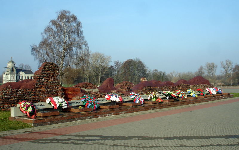 Файл:By brest fortres allea gorodov geroev 09.jpg