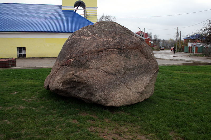 Файл:Ru kaluga reg kondrovo valun 08.jpg