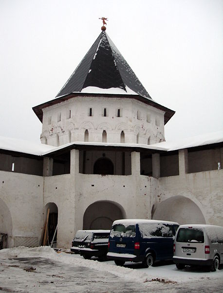 Файл:Ru zvenigorod monastery zitnaja turn 09.jpg