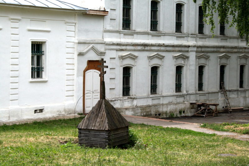 Файл:Ru zaraisk kreml kolodec 07.jpg