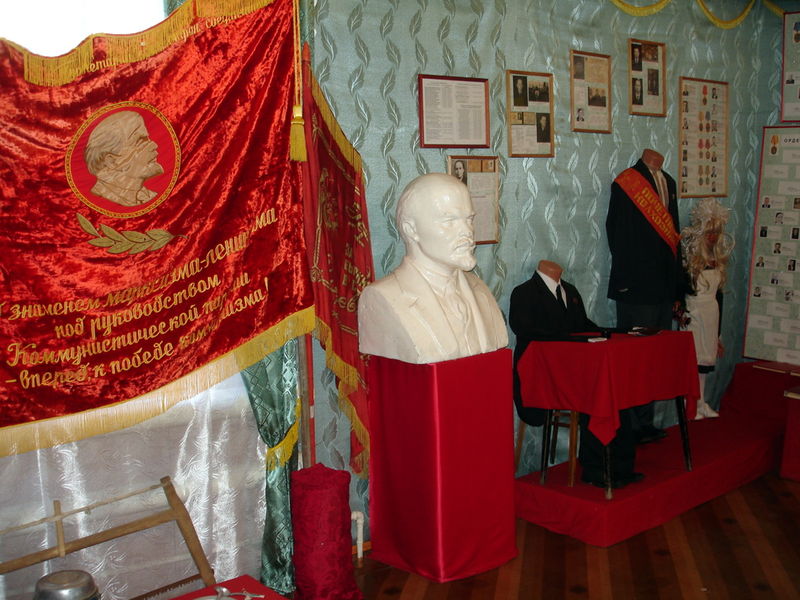 Файл:Ru nuksenica museum zal sovet vlast 10.JPG