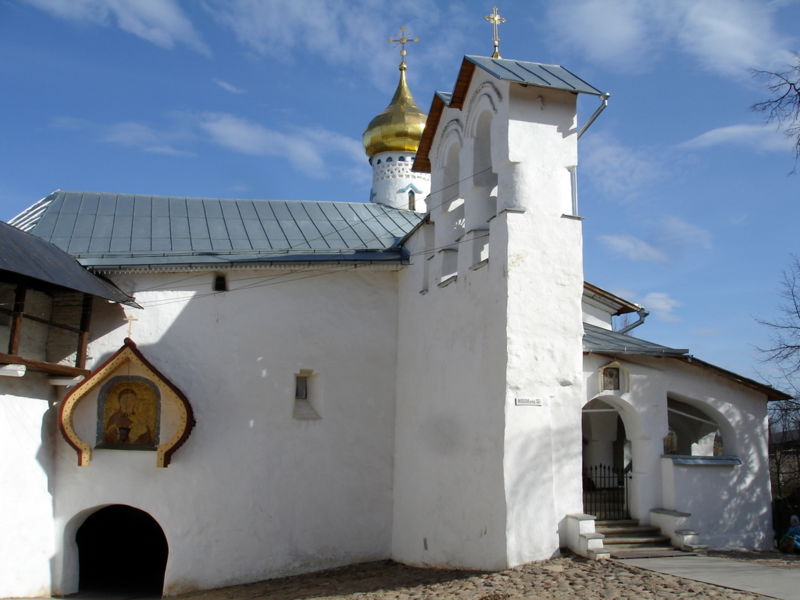 Файл:Ru peshory pskovo pechersky monastery nikolskij hram 07.JPG
