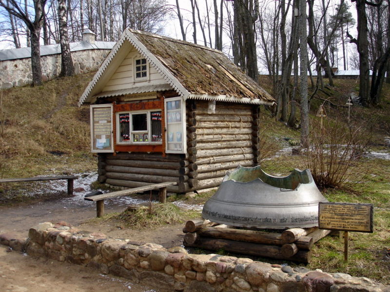 Файл:Ru pusgory svgorsky monasteri kiosk kolokol 07.JPG