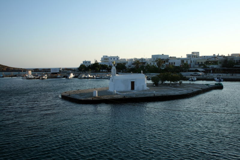 Файл:GR Naxos Harbor Chaptel 2007.JPG