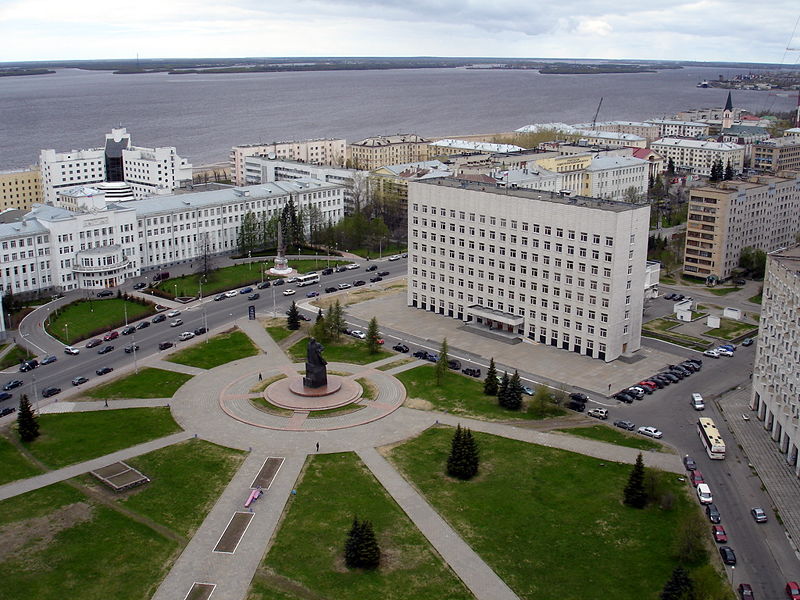 Файл:Ru arkhangelsk lenin square panoram 08.JPG