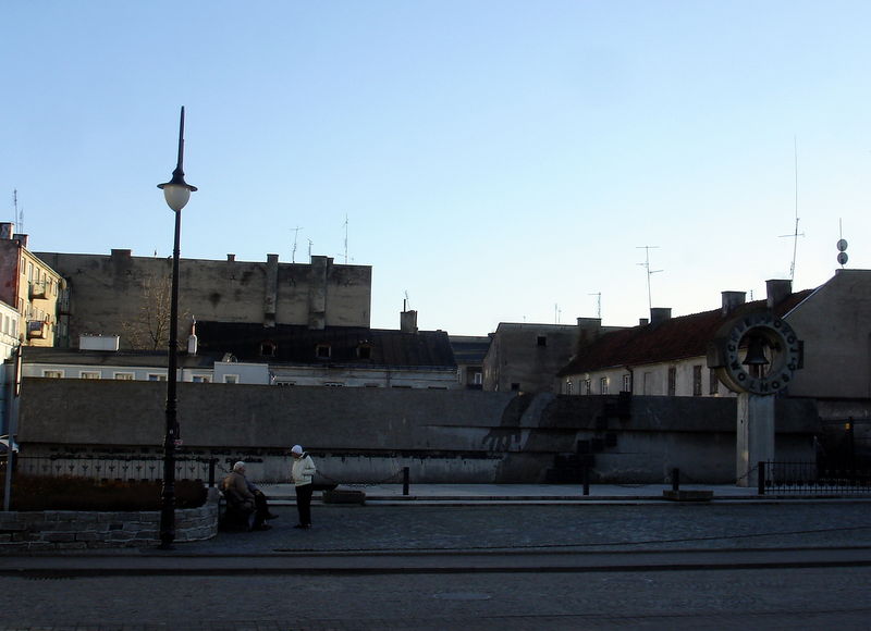 Файл:Pl plock monument 13 poveshenym 09.jpg