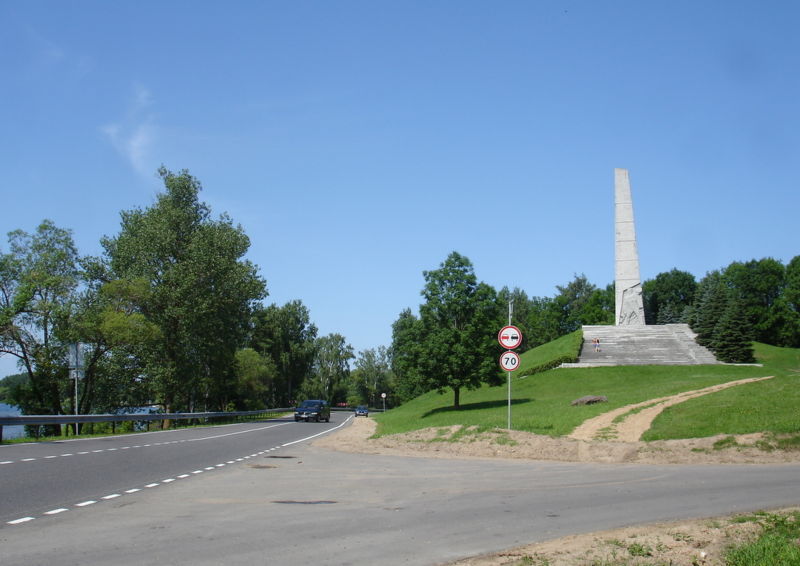 Файл:By naro4 nikolcy monument partizan 41 44 09.jpg