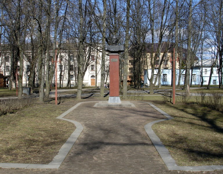 Файл:Ru pskov kutuzov bust 07.JPG