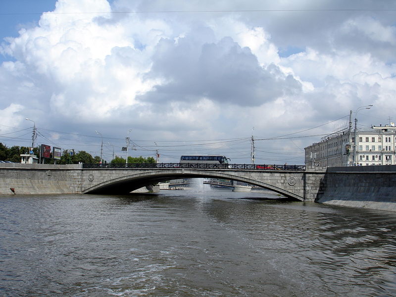 Файл:Ru moscow river vod kanal bridge small kamennyj 08.jpg