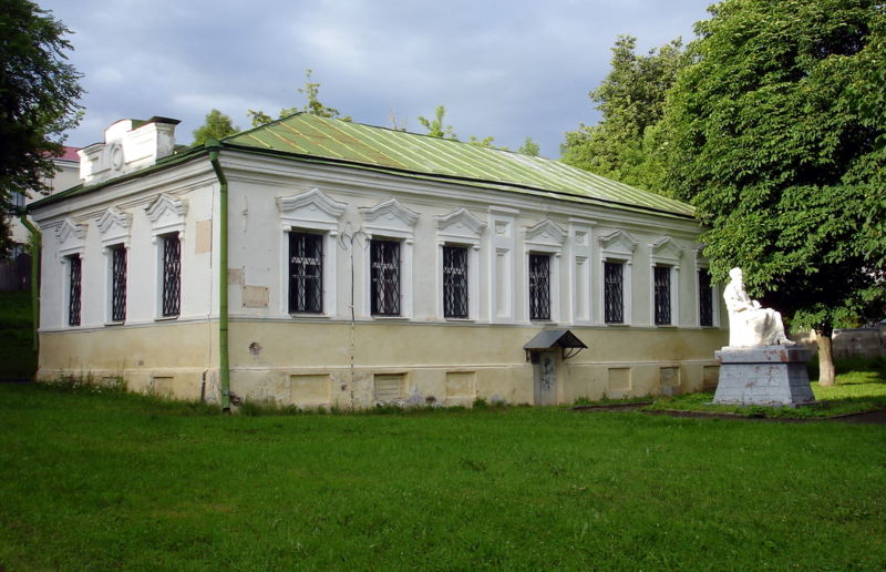 Файл:By polock domik petr 1 monument tolstoj 09.jpg