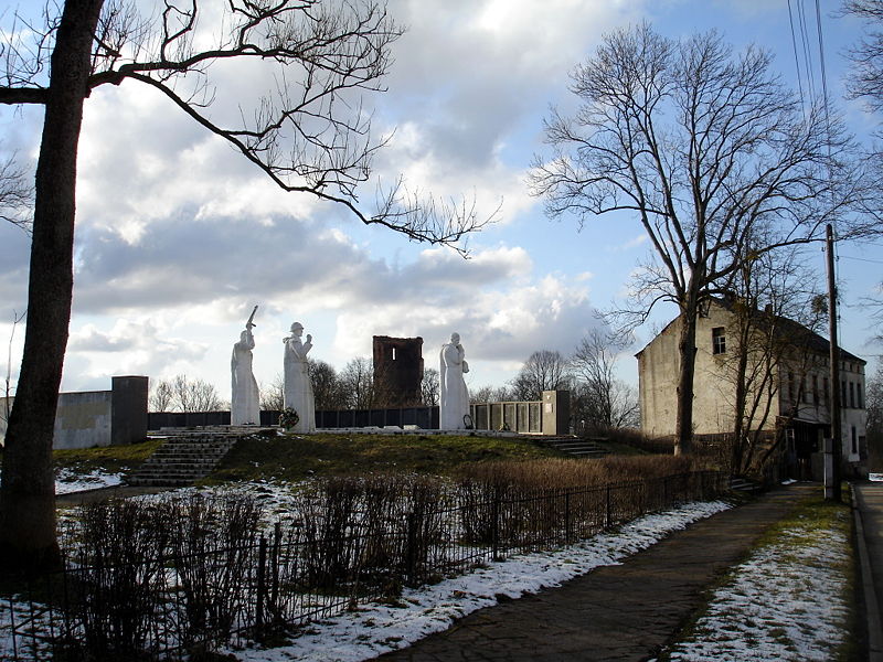 Файл:Ru kaliningrad region kornevo monument 08.jpg