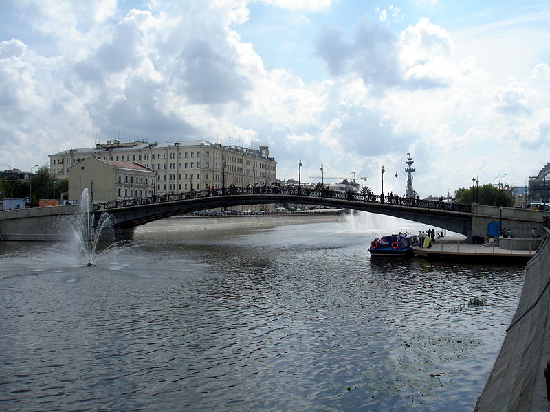 Файл:Ru moscow river vod kanal bridge luzkov 08.jpg
