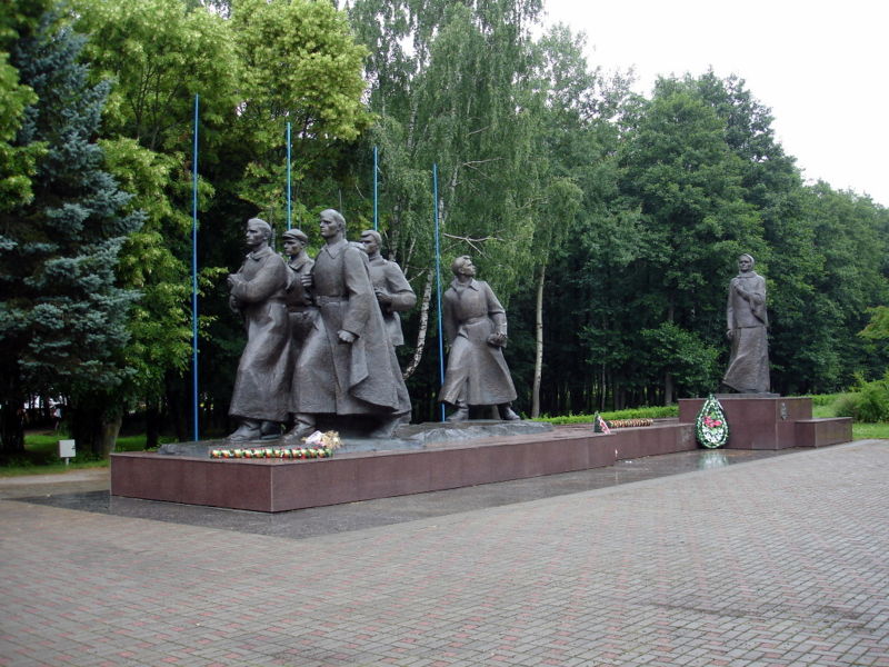 Файл:By zodino monument materi patriotki a f kuprijanovoj 09.jpg