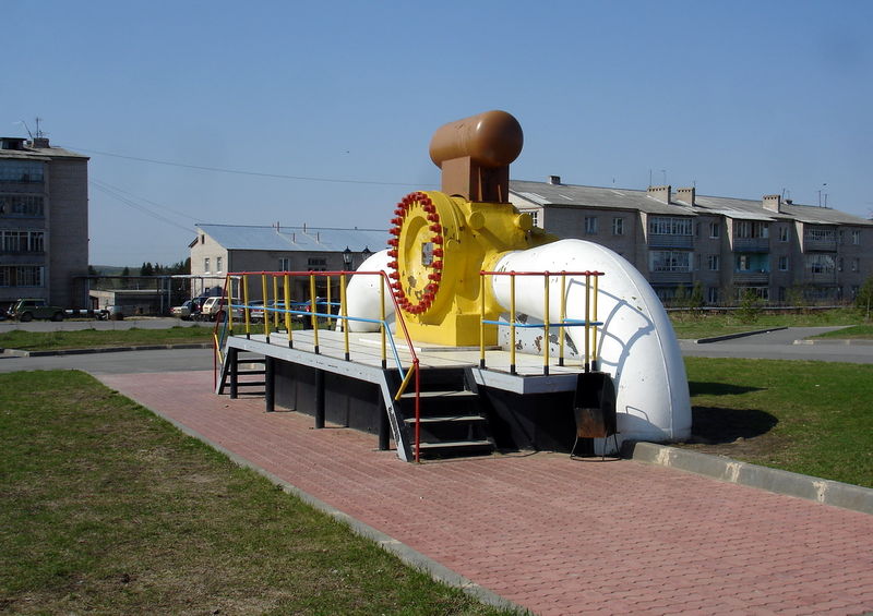 Файл:Ru nuksenica pos gazovikov monument gazovomu nagnetatelu 10.JPG