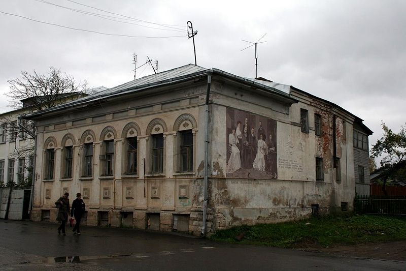 Файл:Ru borovsk lenin street art home 08.jpg