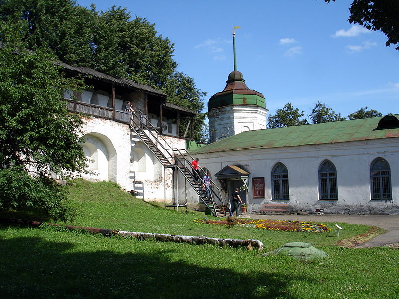 Файл:Ru yaroslavl spaso preobr monast stena lestnica 08.jpg