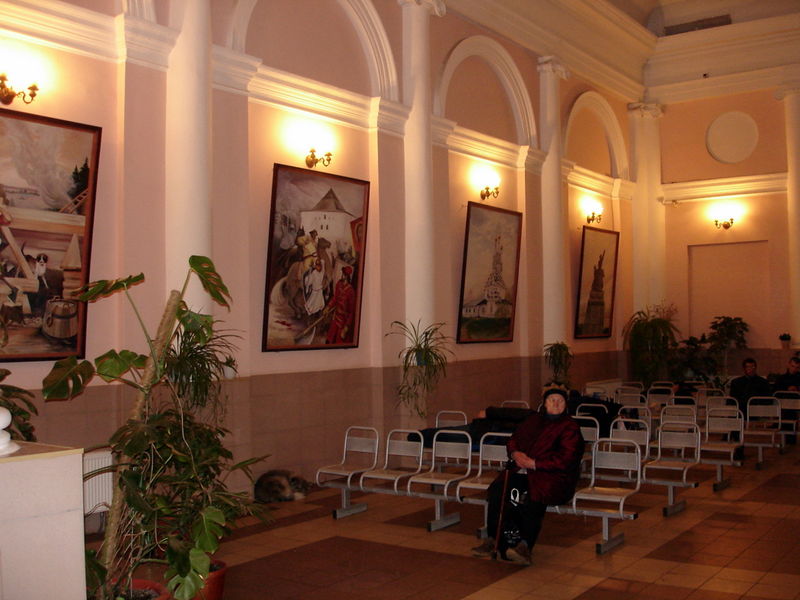 Файл:Ru vjazma station zal jzidanija 09.jpg