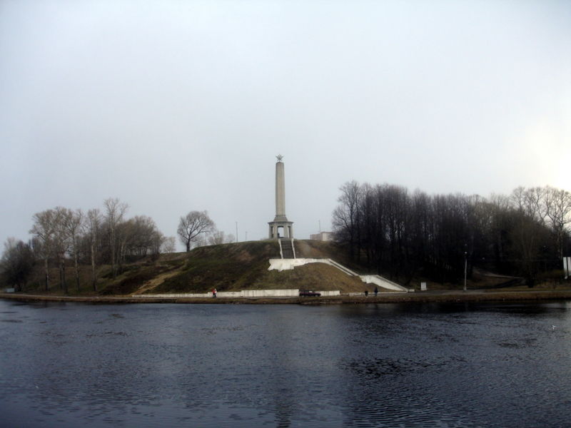 Файл:Ru velluki rus soldier monument 07.JPG