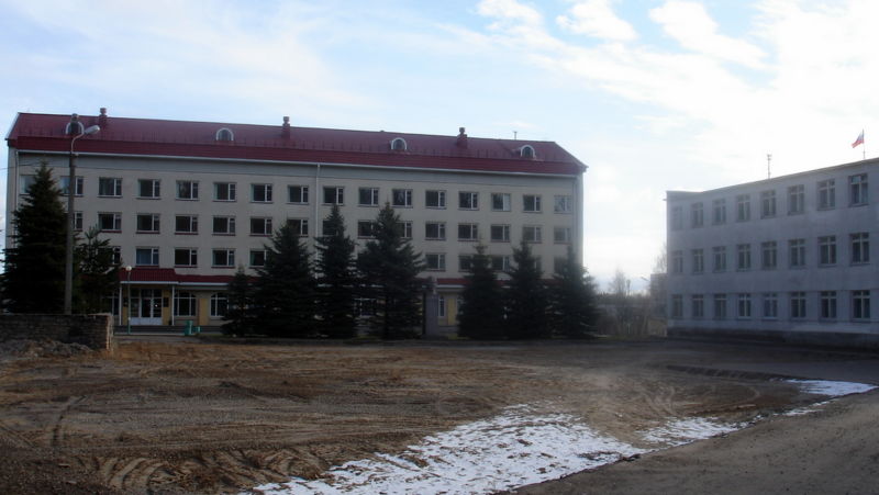 Файл:Ru pusgory hotel druzba lenin monument administration 07.JPG