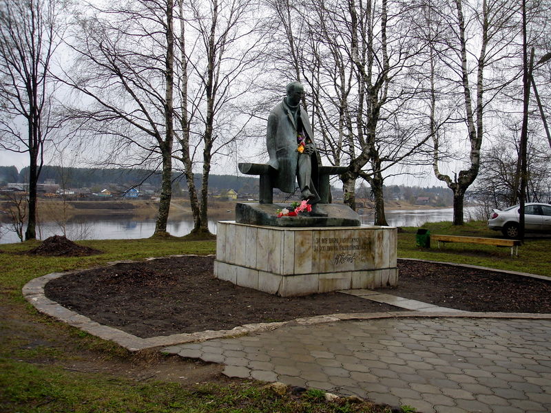 Файл:Ru totma nikolaj rubcov monument 10.JPG